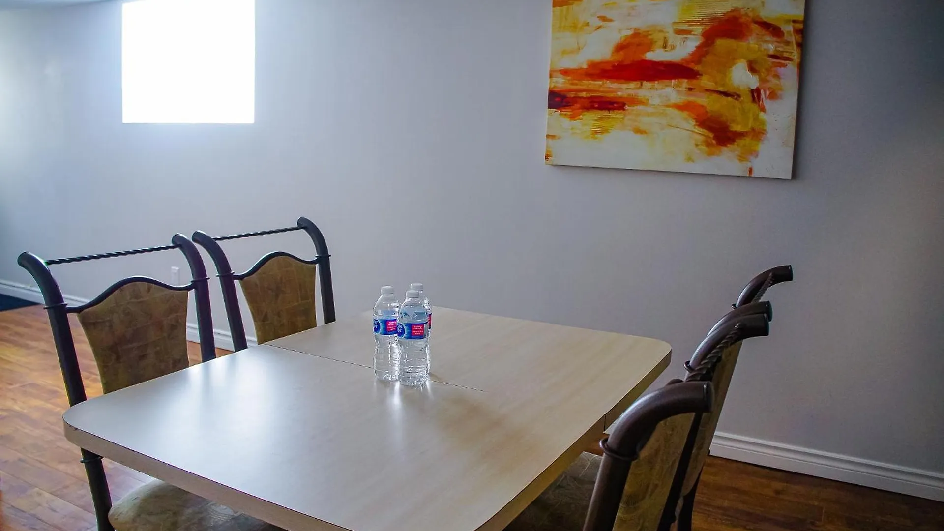 Lovely Bedroom Near Subway Station And Mall And Highway Toronto Guest house